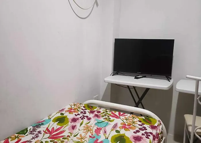 Toncil - Bed And Bath Near Anjo World Capsule hotel Minglanilla
